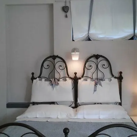 Fattoria Del Pino Bed & Breakfast