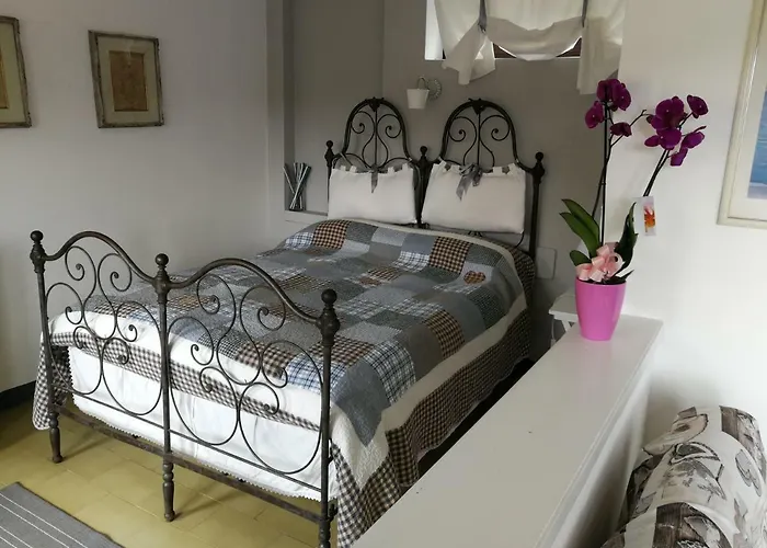 Fattoria Del Pino Bed & Breakfast